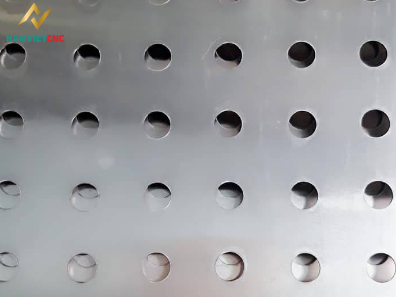 Cùng tìm hiểu về nguyên lý hoạt động của máy đột dập CNC Cùng tìm hiểu về nguyên lý hoạt động của máy đột dập CNC