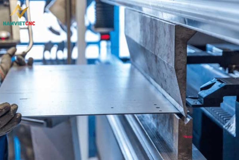 Gia công kim loại tấm là loại hình gia công cơ khí khá phổ biến hiện nay ưu điểm của phương pháp gia công kim loại tấm