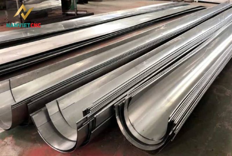 Máng xối tôn bền bỉ và chịu đựng thời tiết Ưu điểm nổi bật của máng xối tôn