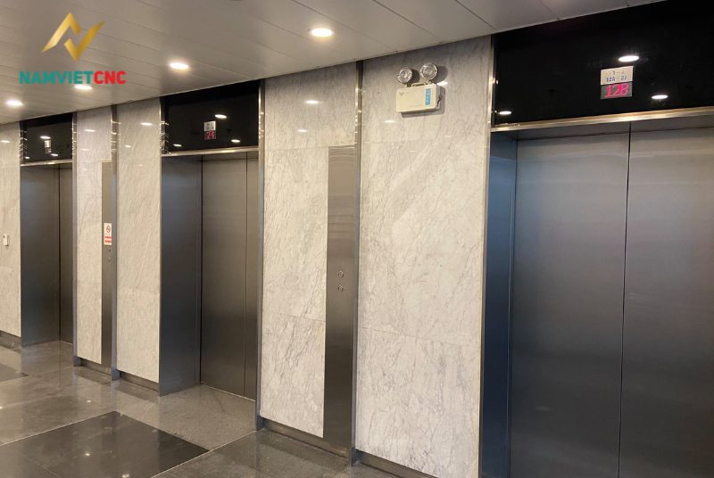 lắp đặt ốp inox thang máy