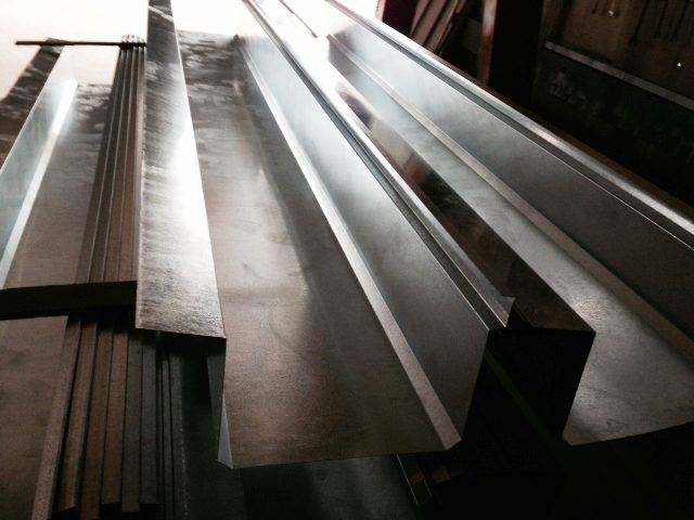 máng tôn inox 304