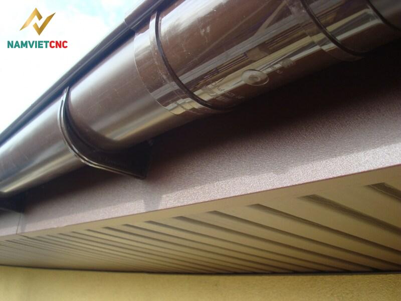 Lý do nên mua máng thoát nước mái tôn tại Nam Việt CNC