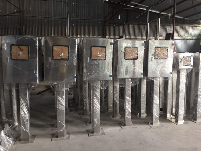 mua vỏ tủ điện sắt tại Nam Việt CNC